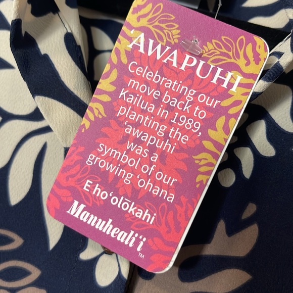 NWT Manuhealii Awapuhi Blouse Top ✨ Sold Out ✨ - Picture 2 of 3